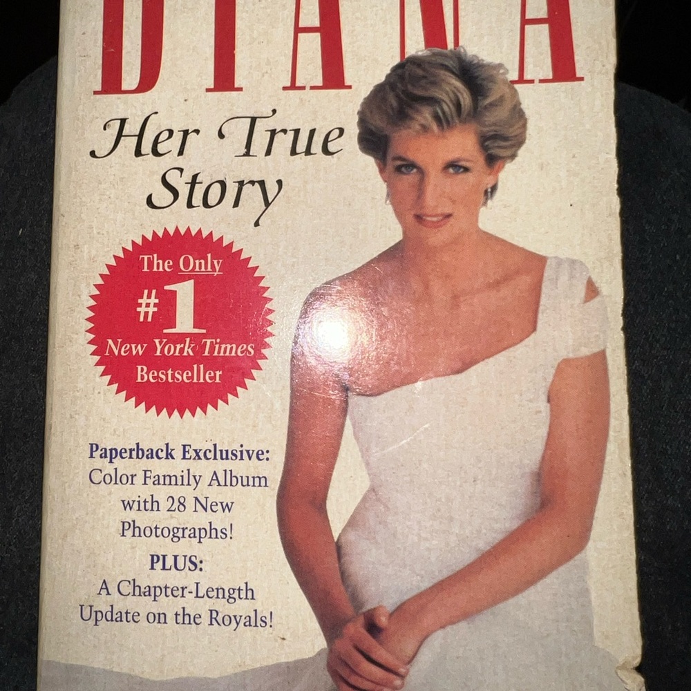 DIANA PAPERBACK. 1992